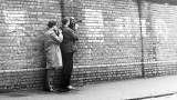 1969: Jean-Luc Godard durante le riprese di British Sounds a Londra © Irving Teitelbaum