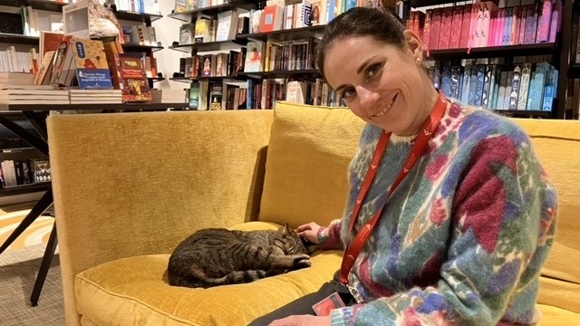 Libreria con gatto